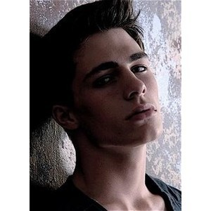 Colton Haynes Fotoğrafı