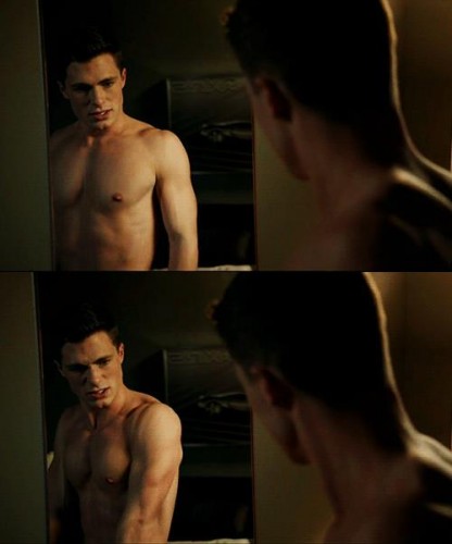 Colton Haynes Fotoğrafı