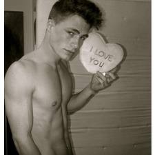 Colton Haynes fotoğrafı