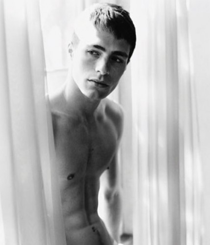 Colton Haynes Fotoğrafı