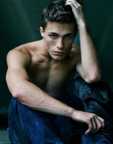 Colton Haynes Fotoğrafı