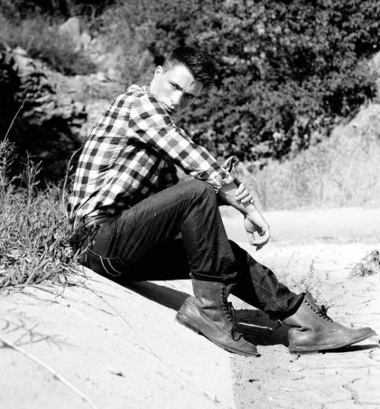 Colton Haynes Fotoğrafı