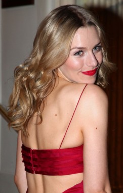 Julia Dietze Fotoğrafı