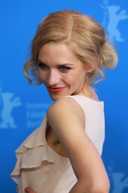 Julia Dietze Fotoğrafı