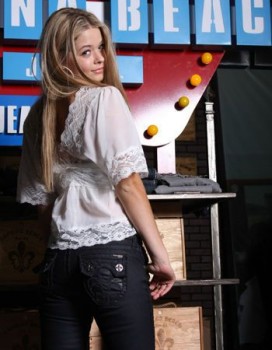 Sasha Pieterse Fotoğrafı