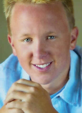 Adam Collins fotoğrafı