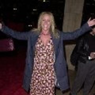 Karri Turner fotoğrafı