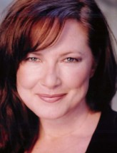 Elyssa Davalos fotoğrafı