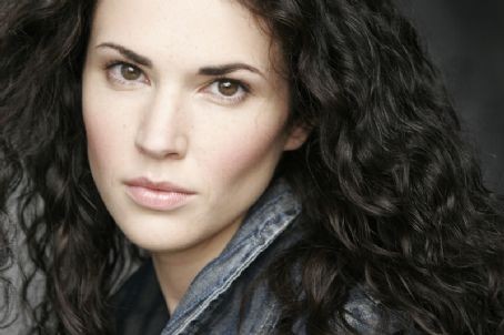 Laura Mennell fotoğrafı