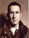 Bertolt Brecht fotoğrafı