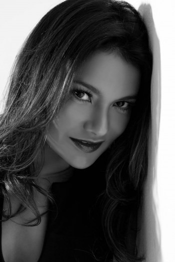 Dira Paes fotoğrafı