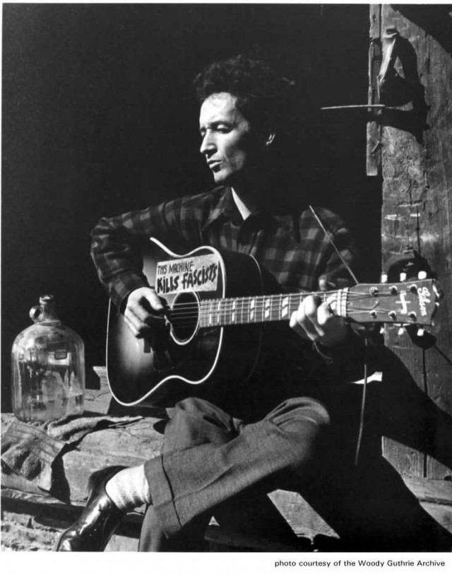 Woody Guthrie fotoğrafı