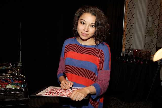 Jessica Parker Kennedy Fotoğrafı