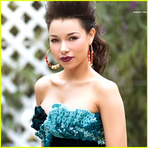 Jessica Parker Kennedy fotoğrafı