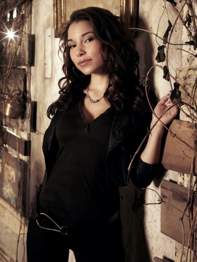 Jessica Parker Kennedy fotoğrafı