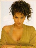 Karyn Parsons fotoğrafı