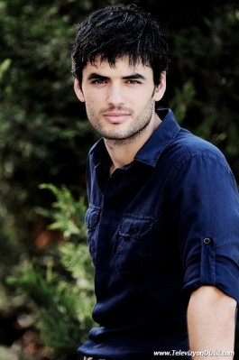 Nik Xhelilaj fotoğrafı