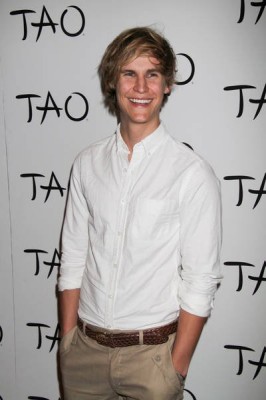 Rhys Wakefield fotoğrafı