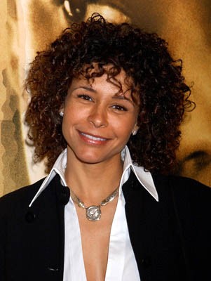 Troy Beyer fotoğrafı