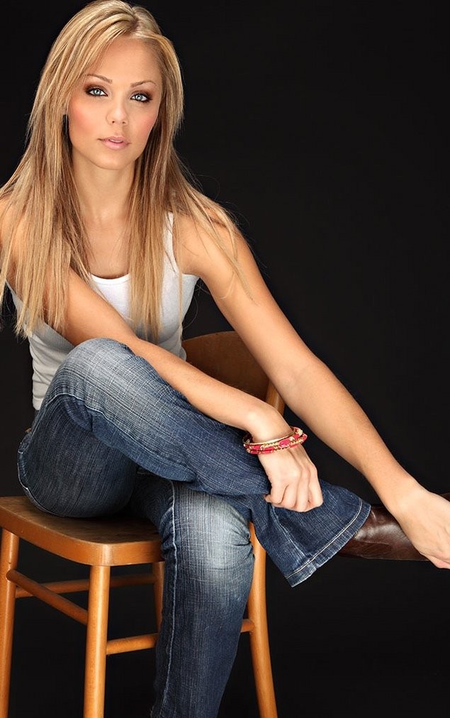 Laura Vandervoort Fotoğrafı