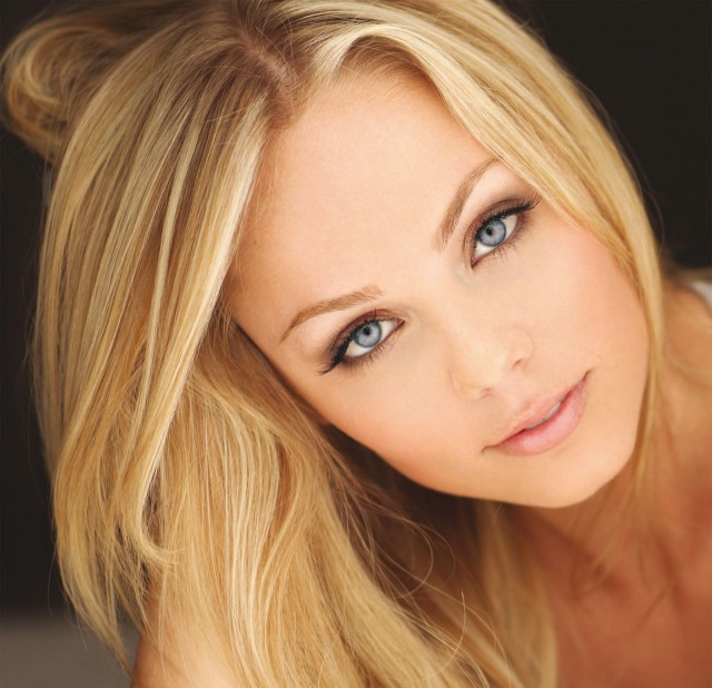 Laura Vandervoort Fotoğrafı