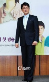 Lee Joo-seok (i) fotoğrafı