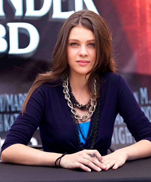 Nicola Peltz Fotoğrafı