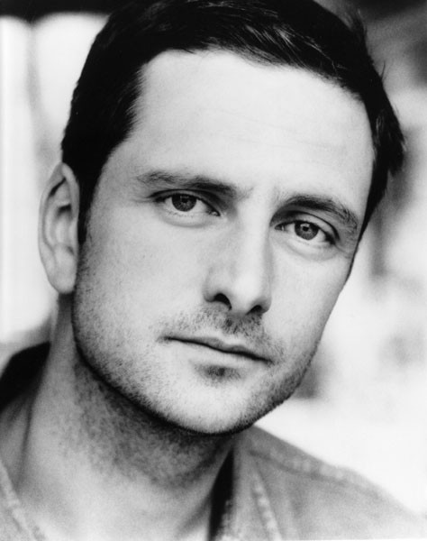 Nicholas Gleaves fotoğrafı