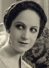 Claire Du Brey fotoğrafı