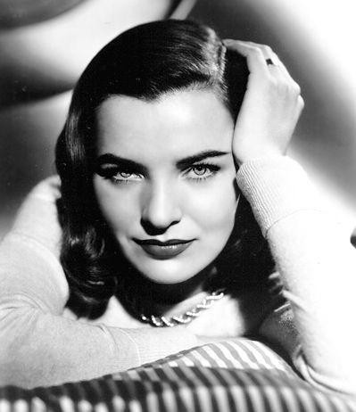 Ella Raines fotoğrafı