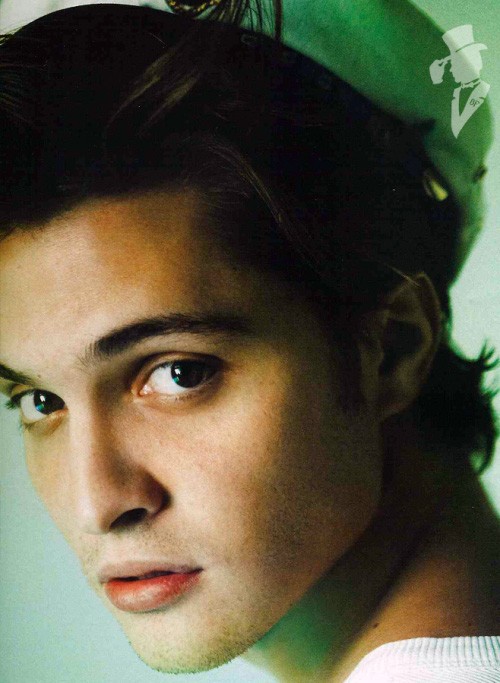 Luke Grimes Fotoğrafı