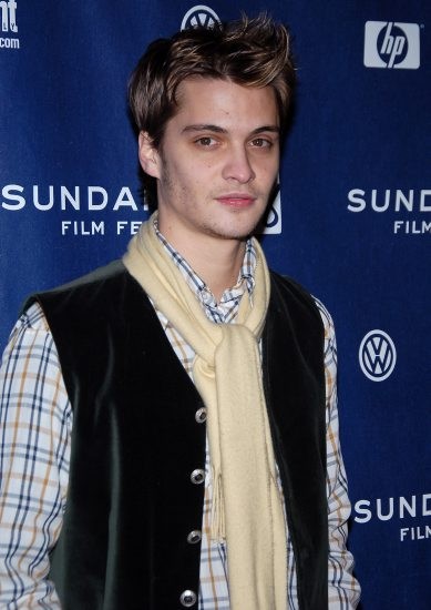 Luke Grimes fotoğrafı