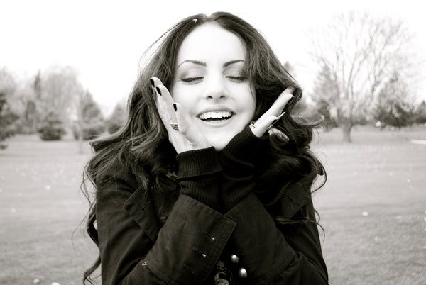 Elizabeth Gillies Fotoğrafı