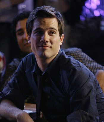 Luke Macfarlane fotoğrafı