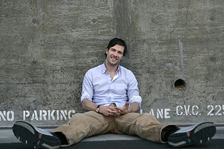 Luke Macfarlane Fotoğrafı