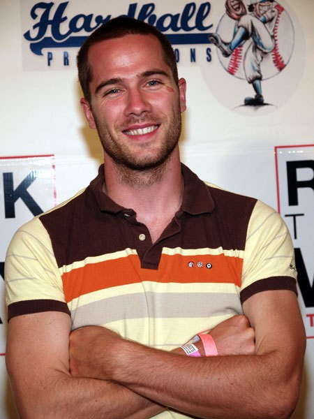 Luke Macfarlane fotoğrafı