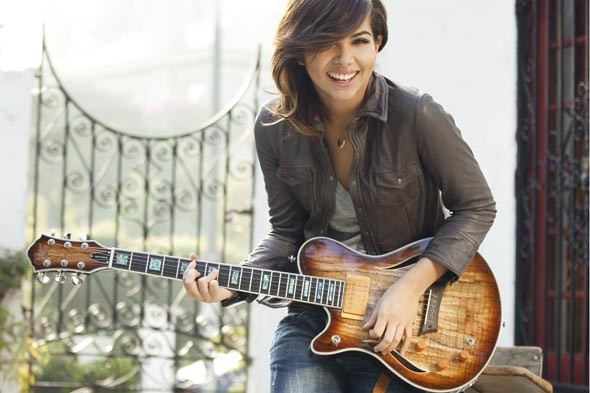 Hayley Kiyoko fotoğrafı