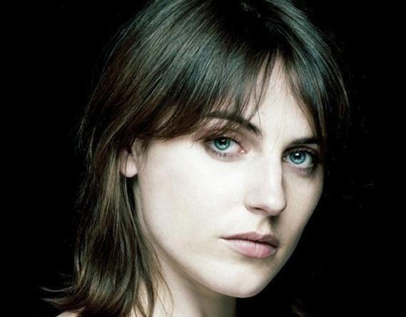 Antje Traue Fotoğrafı