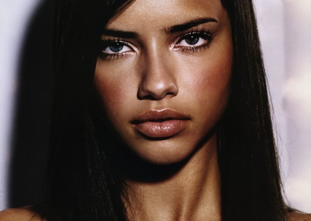 Adriana Lima Fotoğrafı