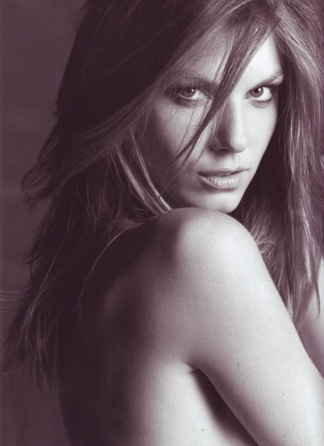 Angela Lindvall Fotoğrafı