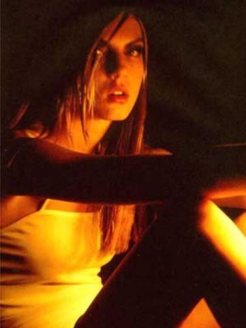 Angela Lindvall fotoğrafı