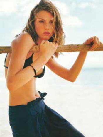 Angela Lindvall fotoğrafı