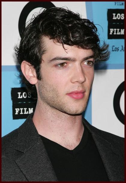 Ethan Peck fotoğrafı