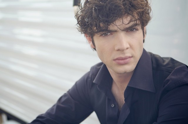 Ethan Peck fotoğrafı