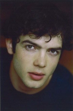 Ethan Peck fotoğrafı