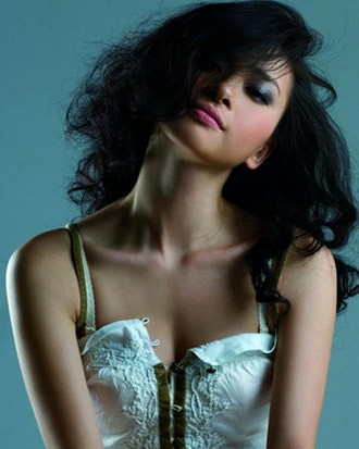 Veronica Ngo Fotoğrafı