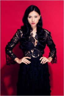 Veronica Ngo Fotoğrafı