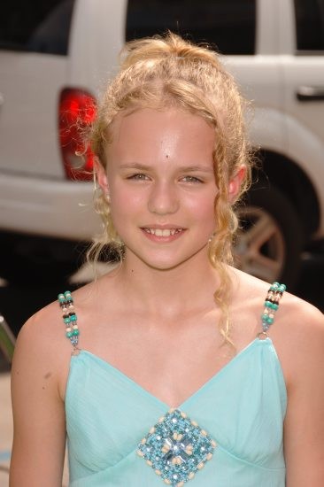 Courtney Taylor Burness fotoğrafı