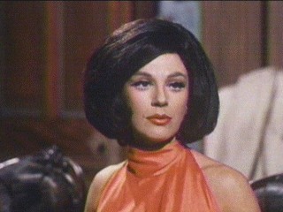 Fenella Fielding fotoğrafı