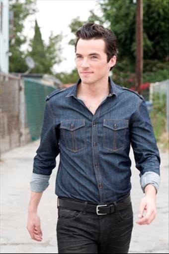 Ian Harding Fotoğrafı